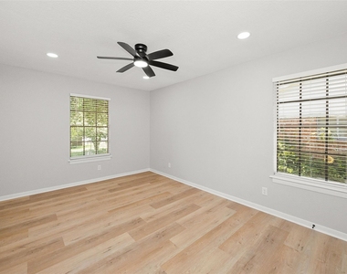 1803 S Park Street - Photo Thumbnail 14