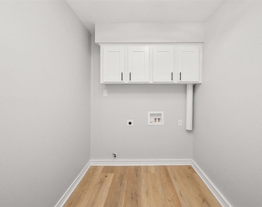 1803 S Park Street - Photo Thumbnail 20