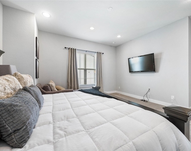 8411 Hempstead Road - Photo Thumbnail 27