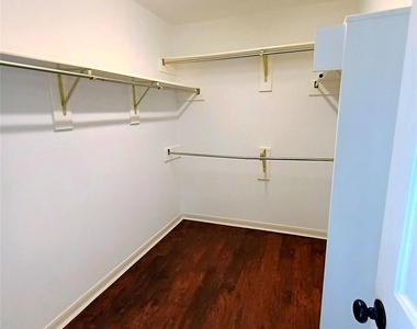 3821 Pin Oak Drive N - Photo Thumbnail 16