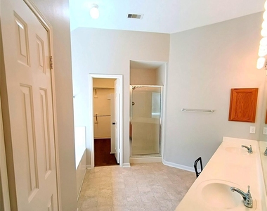 3821 Pin Oak Drive N - Photo Thumbnail 14