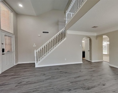 1211 Atlanta Drive - Photo Thumbnail 3