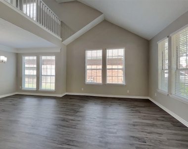 1211 Atlanta Drive - Photo Thumbnail 4