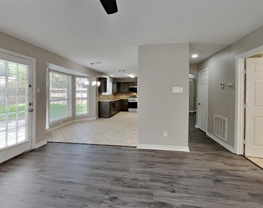 1211 Atlanta Drive - Photo Thumbnail 7