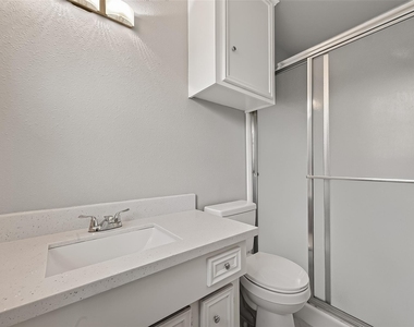 4923 Sandalwood Avenue - Photo Thumbnail 16