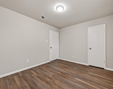 4923 Sandalwood Avenue - Photo Thumbnail 12