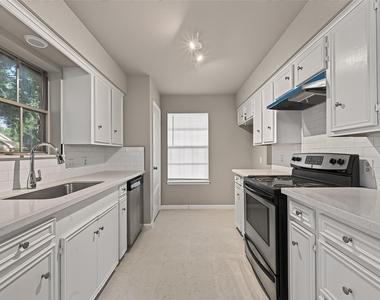 4923 Sandalwood Avenue - Photo Thumbnail 7