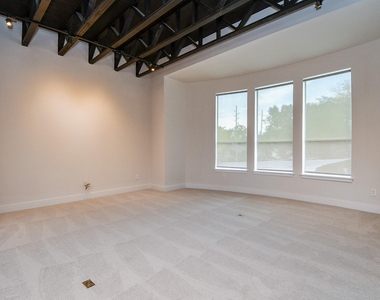 92 Dennis Street - Photo Thumbnail 1