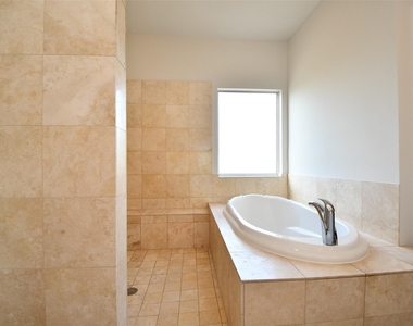 92 Dennis Street - Photo Thumbnail 16