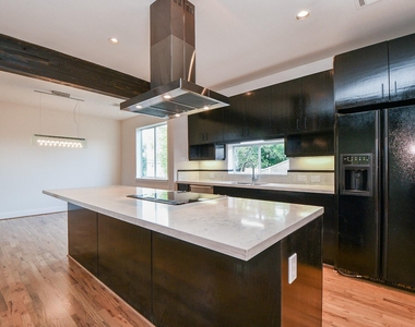 92 Dennis Street - Photo Thumbnail 3