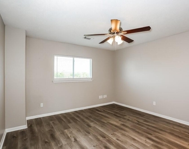 5415 Espuela Lane - Photo Thumbnail 13
