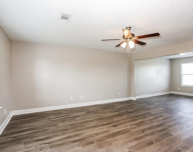 5415 Espuela Lane - Photo Thumbnail 3