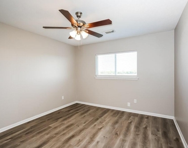 5415 Espuela Lane - Photo Thumbnail 14