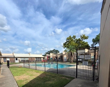 1014 Graham Drive - Photo Thumbnail 12