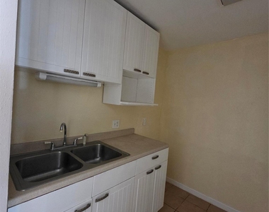 1014 Graham Drive - Photo Thumbnail 5