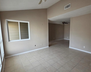 1014 Graham Drive - Photo Thumbnail 3