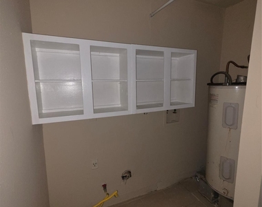 1014 Graham Drive - Photo Thumbnail 8