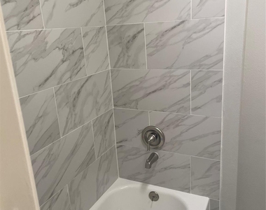 9216 1/2 E Avenue P - Photo Thumbnail 10