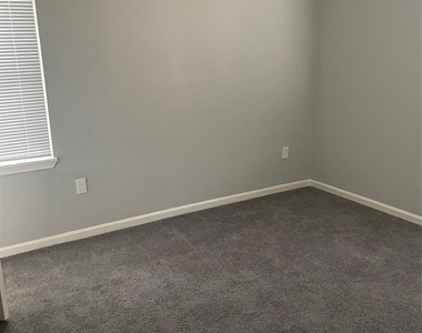 9216 1/2 E Avenue P - Photo Thumbnail 8