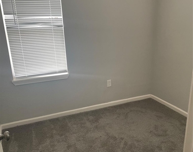 9216 1/2 E Avenue P - Photo Thumbnail 9