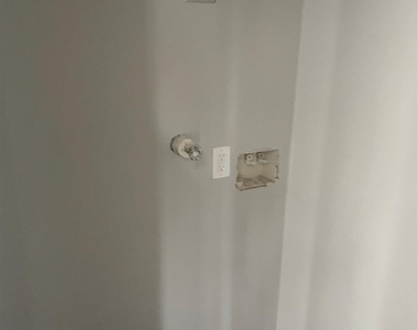 9216 1/2 E Avenue P - Photo Thumbnail 3