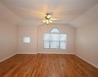 5941 South Loop E - Photo Thumbnail 14
