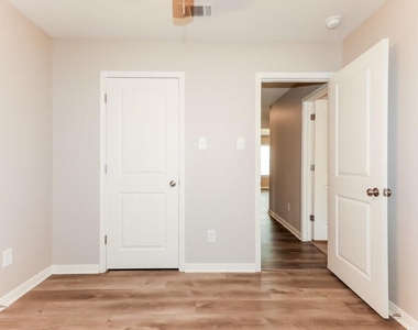 15653 Del Norte Drive - Photo Thumbnail 11