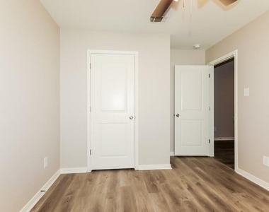 15653 Del Norte Drive - Photo Thumbnail 6