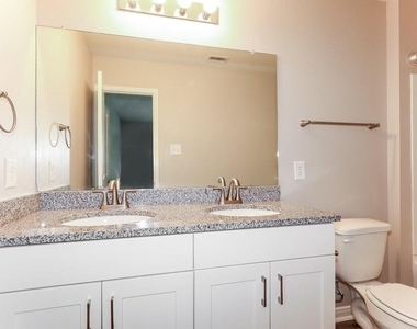 15653 Del Norte Drive - Photo Thumbnail 8