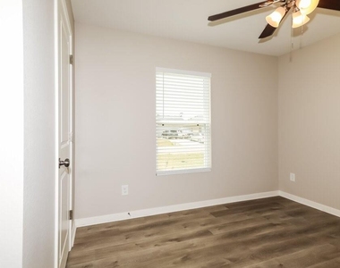 15653 Del Norte Drive - Photo Thumbnail 9