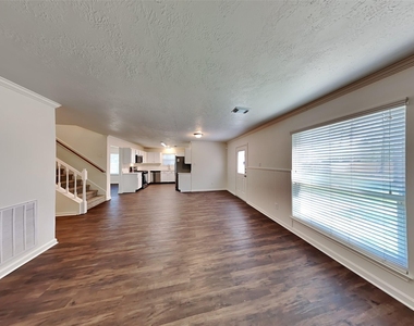 7007 Durango Drive - Photo Thumbnail 2