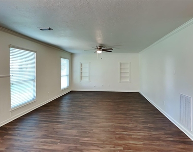 7007 Durango Drive - Photo Thumbnail 3