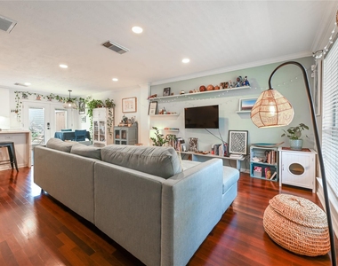 1004 Ruthven Street - Photo Thumbnail 1