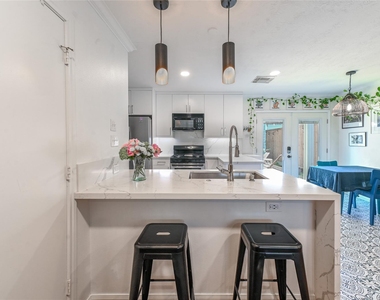 1004 Ruthven Street - Photo Thumbnail 4