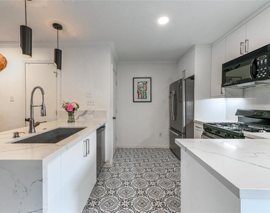1004 Ruthven Street - Photo Thumbnail 6