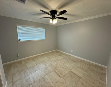 7910 Sands Point Drive - Photo Thumbnail 6