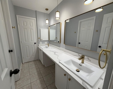 7910 Sands Point Drive - Photo Thumbnail 8
