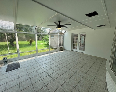 7910 Sands Point Drive - Photo Thumbnail 21