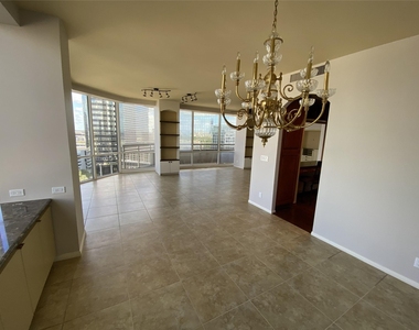 14 Greenway Plaza - Photo Thumbnail 2