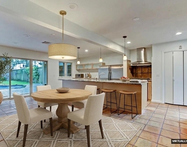 613 E 21st Street - Photo Thumbnail 1