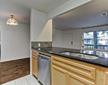 613 E 21st Street - Photo Thumbnail 22