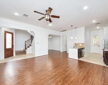 11045 Upland Forest Drive - Photo Thumbnail 3