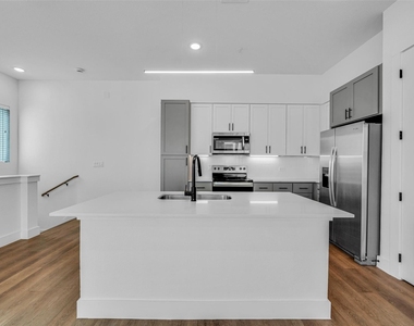 1601-426 Mustang Drive - Photo Thumbnail 7