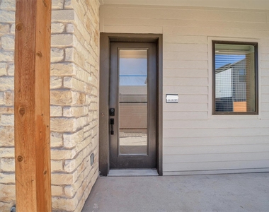 1601-426 Mustang Drive - Photo Thumbnail 1