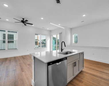 1601-426 Mustang Drive - Photo Thumbnail 11
