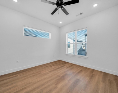 1601-426 Mustang Drive - Photo Thumbnail 12