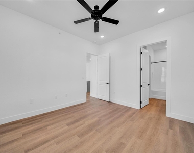 1601-426 Mustang Drive - Photo Thumbnail 13