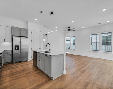 1601-426 Mustang Drive - Photo Thumbnail 9