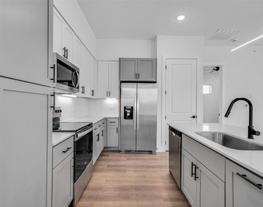 1601-426 Mustang Drive - Photo Thumbnail 10
