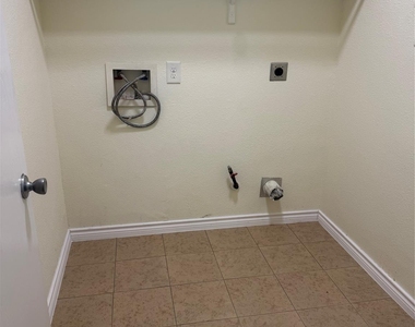 16531 Cheshire Grove Lane - Photo Thumbnail 11